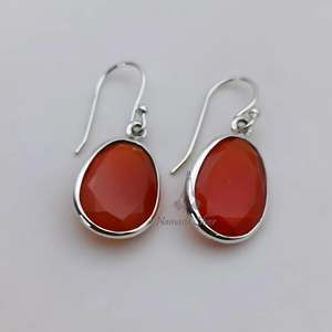 Pendientes de Plata de Ley 925 con Cornalina Roja Natural Ovalada, Joyería Colgante Única Hecha a Mano, Piedra de Nacimiento de Julio, Joyería de Cristal - Product Image 3