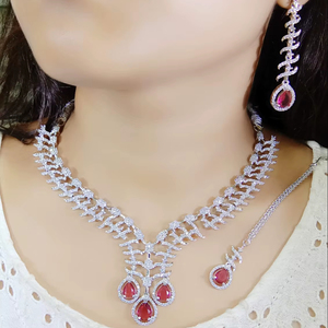 Ensemble de collier anti-ternissement pour femmes indiennes avec boucle d'oreille assortie et bijoux Maang Tika AD pour cadeau de fiançailles de fête de mariage - Product Image 1