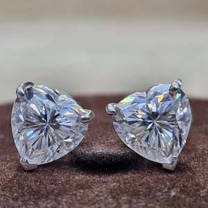 Boucles d'oreilles minimalistes en argent sterling 925 avec pierre précieuse moissanite de couleur VVSD originale, bijoux pour femmes, fabrication artisanale - Product Image 5