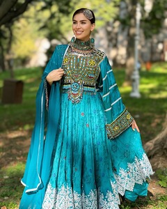 Vestido Tradicional Afgano de Gasa con Mangas Largas y Bordados con Detalles Culturales para Eventos Festivos y Bodas - Product Image 2