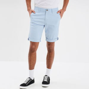 Shorts chino décontractés structurés à coupe slim pour hommes en tissu toile premium, design minimaliste, braguette zippée discrète - Product Image 2