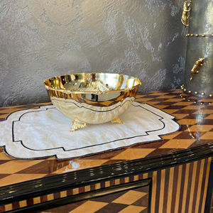 Stand de chocolat conçu chic en forme ronde avec support de chocolat poli à l'or pour le service et le dessert au chocolat - Product Image 1