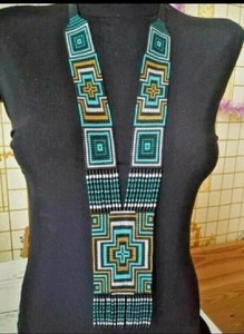 ชุดเครื่องประดับทำมือสไตล์โมเดิร์นจากลูกปัดแก้วสีรุ้ง Tribal Bliss ประกอบด้วยสร้อยคอและต่างหู - Product Image 3