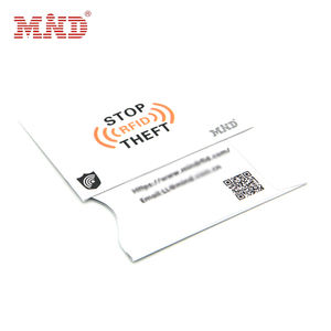 <span class=keywords><strong>Anti</strong></span>-<span class=keywords><strong>piratage</strong></span> <span class=keywords><strong>Anti</strong></span>-vol RFID bloquant le protecteur matériel en aluminium de <span class=keywords><strong>carte</strong></span> de crédit de manchon de <span class=keywords><strong>carte</strong></span> - Product Image 4