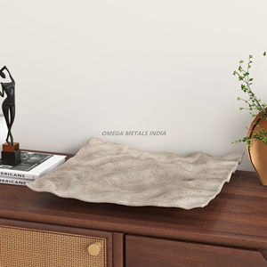 Plateau de service rectangulaire argenté élégant avec finition lisse et poignées pratiques Plateau élégant pour un usage quotidien Dîner élégant - Product Image 6