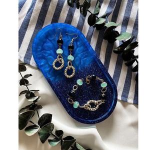 Bandeja de Servicio de Resina Hecha a Mano, Diseño Único, Colección de Bandejas para Servir Pasteles, Jugos y Alimentos para el Hogar y Hoteles - Product Image 1