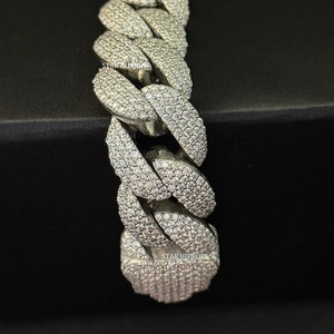 Cadeau de luxe chrétien en argent sterling 925 VVS Moissanite 22mm de large chaîne à maillons cubains - Product Image 4