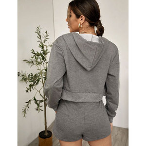 Logotipo personalizado al por mayor Crop Top Set Mujeres de manga larga Jersey con capucha y pantalones cortos Conjunto de 2 piezas Trajes Lady Crop Top Chándales - Product Image 2
