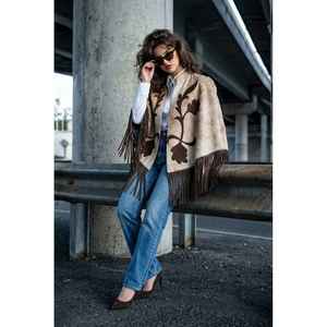 เสื้อคลุมหนังวัวมีพู่ตกแต่งด้วยวัสดุทอแบบตะวันตก - Product Image 3