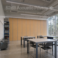 Institut australien de formation professionnelle : cloison amovible avec panneaux acoustiques pour projets d'atelier