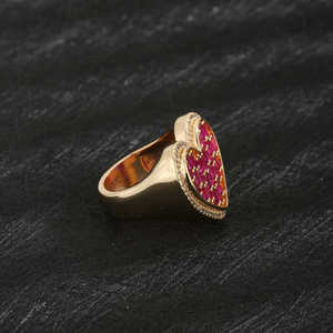 หินบาแกตสีแดงน้ำแข็งชุบทองหรูหราฮิปฮอปประดับเพชร CZ แหวนหัวใจงานแต่งงานเครื่องประดับความรักขายส่งสำหรับผู้หญิงผู้ชาย - Product Image 4