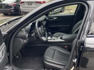 UTILISÉ LHD/RHD 2024 ALFA ROMEO GIULIA TI AWD - Product Image 4