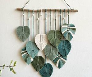 Macramé bohemio hecho a mano para colgar en la pared, diseño creativo de hojas verdes para decoración del hogar - Product Image 4