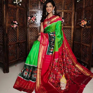 Sarees de seda suave Tusser con estampado digital Allover con borde Zari - Product Image 1