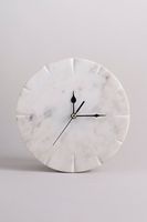 Horloge murale en marbre blanc de qualité supérieure Design moderne Surface polie étanche pour l'extérieur intérieur du parc de la villa