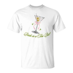 T-shirt Personalizzabile per la Futura Sposa - 'Tiny Bit Bride' Cocktail Martini per Celebrazioni di Addio al Nubilato - Design Promozionale per Matrimoni - Product Image 1