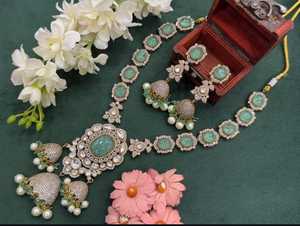 Conjunto de collar Polki de diseñador chapado en oro mate con pendientes, joyería nupcial Para Boda y celebración de fiesta - Product Image 2