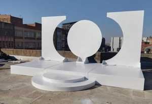 Plateforme portable de scène de mariage blanche DreamLike pour les fêtes Matériau bois métal - Product Image 3