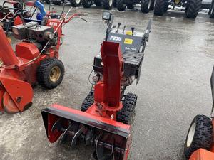 Souffleuse à neige professionnelle à essence sur chenilles rouges, avec moteur intégré, garantie 2 ans - Product Image 1