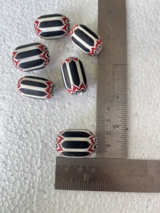 Perles de verre chevron rayées multicolores sur mesure de couleurs assorties disponibles en tailles mixtes idéales pour la revente - Product Image 6