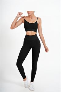 Ensemble de sport personnalisé à faible MOQ avec logo, en tissu extensible respirant 100 % polyester, comprenant un soutien-gorge de sport taille haute et un legging imprimé sur mesure - Product Image 4