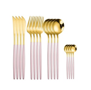 Service de couverts en métal très vendu avec finition or à long manche en émail blanc pour la maison et le mariage - Product Image 4