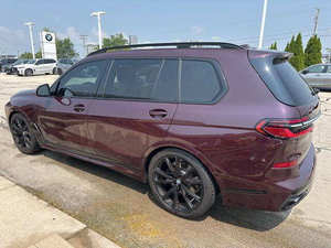 BMW X7 XDrive40i AWD 2023, Vehículo Deportivo de 4 Puertas con Volante a la Izquierda, Asientos de Cuero y Cámara Trasera - Product Image 3