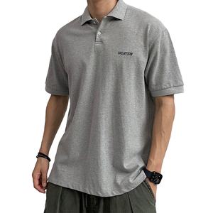 Polo gris de verano para hombre con bordado de letras y media cremallera - Product Image 1