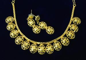 24K Plaqué Or Vintage Dubai Fashion Jewelry Set Comprend Collier Boucles D'oreilles Bracelets Peignes Cuivre Matériel Diamant Allemagne - Product Image 2