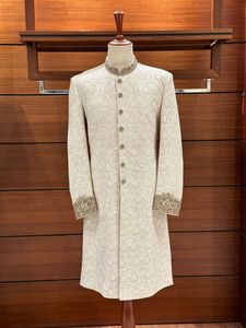Nuevo HERMOSO y elegante-Sherwani blanco indooccidental con pantalón deslumbrante bordado Zardozi en el vestido para traje de boda = 2024 - Product Image 2