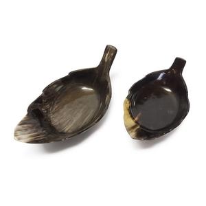 Juego de 2 cuencos de cuerno de búfalo natural hechos a mano, vajilla tallada en forma de hoja, platos de servidor de comida de estilo floral para comedor - Product Image 1