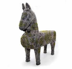 La mejor calidad, los mejores artículos de decoración, caballo de madera de Color gris con patrón de brocado Mong a mano, venta al por mayor hecho en Vietnam - Product Image 6