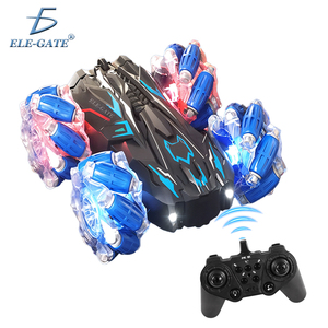 Auto Telecomandata con Luci LED, Effetti Musicali e Fumo, Modello RC Stunt Car 2.4GHz in Metallo per Corse e Drift - Product Image 2