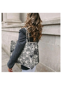 Sac fourre-tout en toile de coton imprimé toile parisienne avec motif toile vintage en beige et noir, conçu pour un transport quotidien élégant - Product Image 2