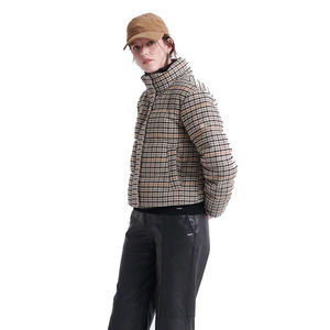 Dernière conception de vestes bouffantes en toile respirante pour femmes, couleur personnalisée, chaudes, à capuche, écologiques et imperméables, en coton rempli de haute qualité - Product Image 3