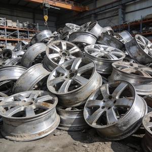 Déchets de jantes en alliage d'aluminium 99% propres, jantes entières pour le recyclage, exportation - Product Image 1