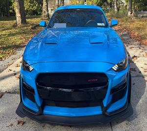 FORD MUSTANG GT/CS 2022. Voiture à faible kilométrage, boîte de vitesses automatique, direction souple, essence/électrique, état neuf - Product Image 1