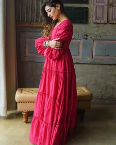 Vestido largo de rayón de verano para mujer con cuello en V, Resort de manga larga de diseñador y ropa para ocasiones especiales Vestido con volantes de diseñador para mujer - Product Image 2