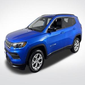 JEE COM-PASS LATITUDE SUV CROSSOVER 4WD 2024 USADO EN BUEN ESTADO - Product Image 1