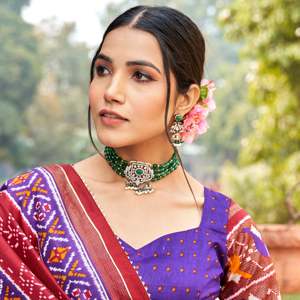 ชุดสร้อยคอโชคเกอร์ประดับเพชรสีเขียวอเมริกันพร้อมต่างหู Jhumki คอลเลกชันเครื่องประดับหรูหรา - Product Image 3