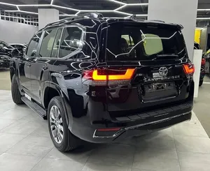2026 LAND CRUISER 300 SERIES Faible kilométrage Moteur en excellent état Transmission automatique Toit panoramique Éclairage Prêt à être expédié - Product Image 1