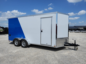 Remorque de transport fermée ENCLOSSE CARGO TRAILER Livraison gratuite 7x16 à nez en V, avec essieux de 3500 lb, freins électriques, et packs Blackout et Spoiler - Product Image 1