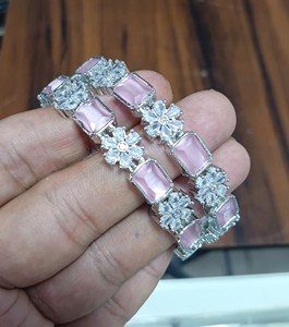 กำไลเพชรสไตล์คลาสสิกแบบอเมริกันและกำไลชุบเงินและเพทายทรงลูกบาศก์แบบดั้งเดิมและทันสมัยสำหรับผู้หญิงและเด็กผู้หญิง - Product Image 1