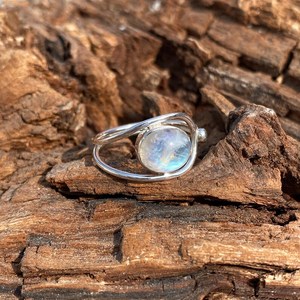 Bague artisanale en pierre de lune naturelle, argent sterling 925, bijou unique et tendance, cadeau pour femmes et hommes - Product Image 2