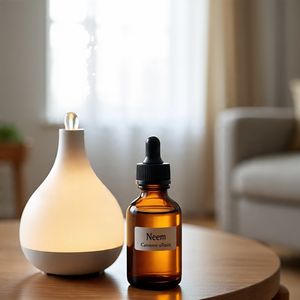 Huile de Neem 100% pure pressée à froid |   Propriétés fongicides |   Utilisation thérapeutique d'aromathérapie |   Natures Natural India Oils Pvt. - Product Image 6