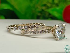 Anillo de Compromiso de Diamante Redondo Cultivado en Laboratorio de 1.00 CT, Claridad VVS-VS, Colección Nupcial para Mujer, Engaste de Oro Blanco con Puntas, Estilo Clásico - Product Image 2