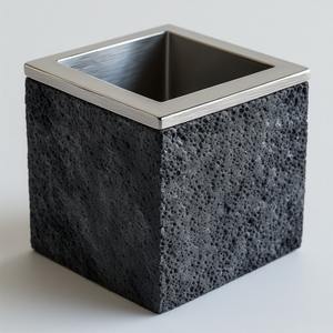 Porte-brosse à dents en métal poli avec un design moderne, écologique et options personnalisables pour les salles de bain de luxe - Product Image 2