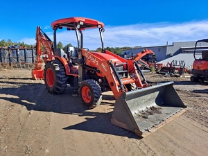 Tracteur agricole AGCO B1241 25 Diesel 4WD 70HP à transmission par engrenages, composants principaux du moteur inclus, pompe, boîte de vitesses - Product Image 3