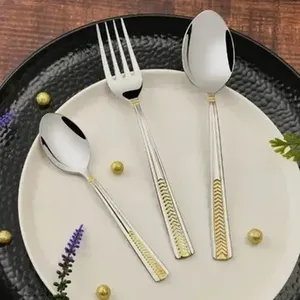 Ensemble de couverts en acier inoxydable de qualité supérieure au design élégant avec poignée au design tressé Parfait pour les couverts de mariage et de table à manger - Product Image 3