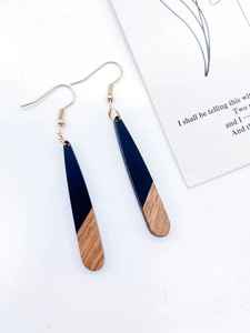 Boucles d'oreilles pendantes en bois vintage gravées au laser personnalisées pour mariage - Commande en gros disponible - Product Image 4